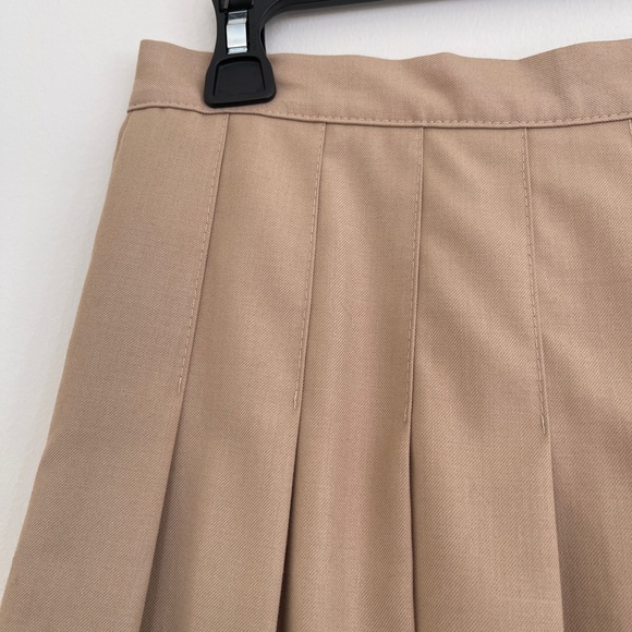 CHUU Fully Lined Pleated Mini Skirt. Size M - Picture 3 of 4